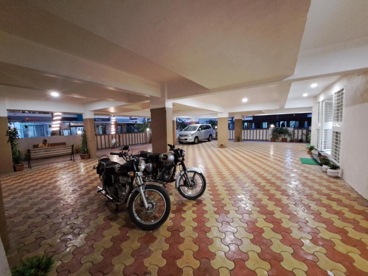 Bouquet Residency Hotel Nashik Exterior foto