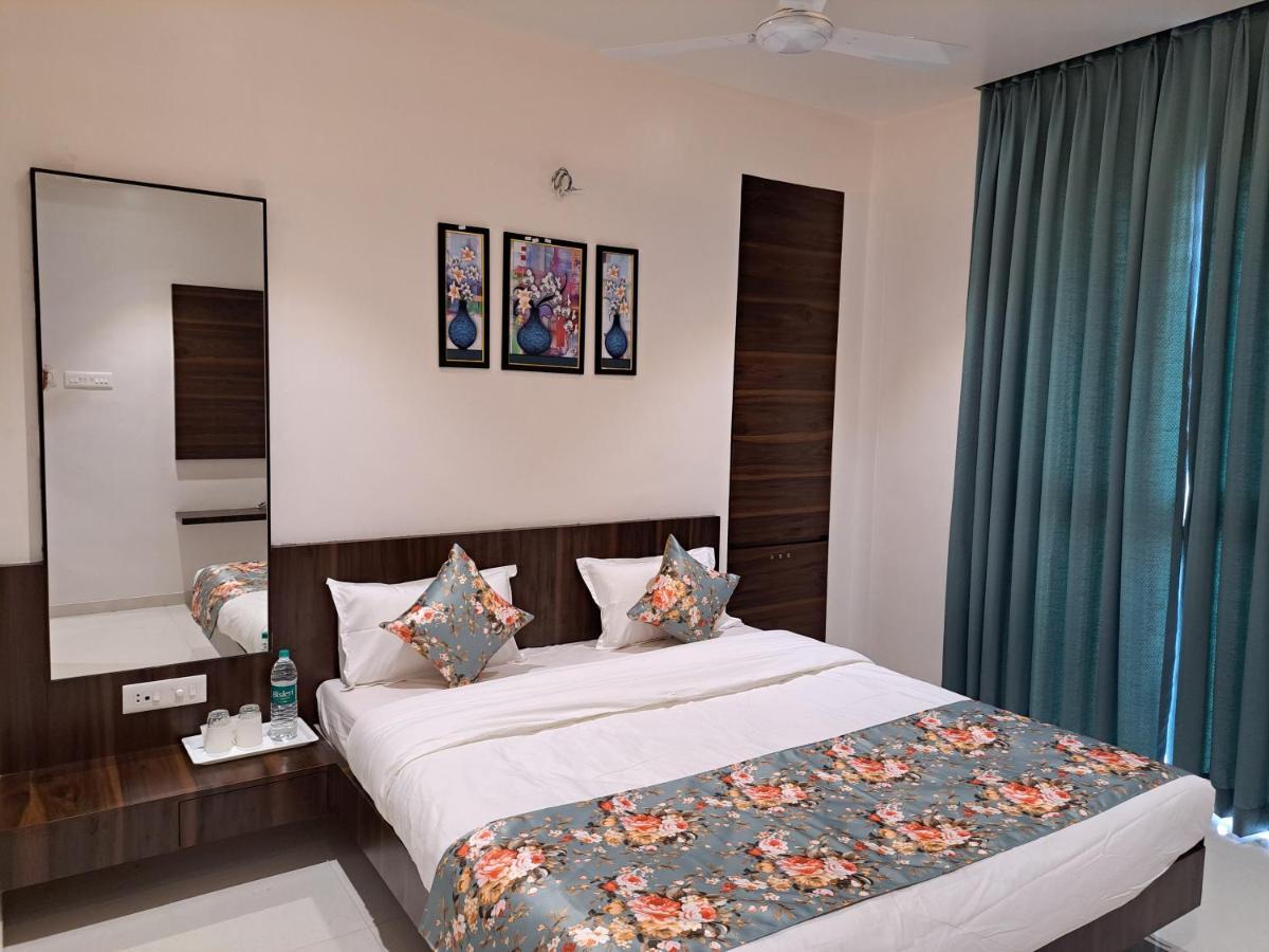 Bouquet Residency Hotel Nashik Exterior foto