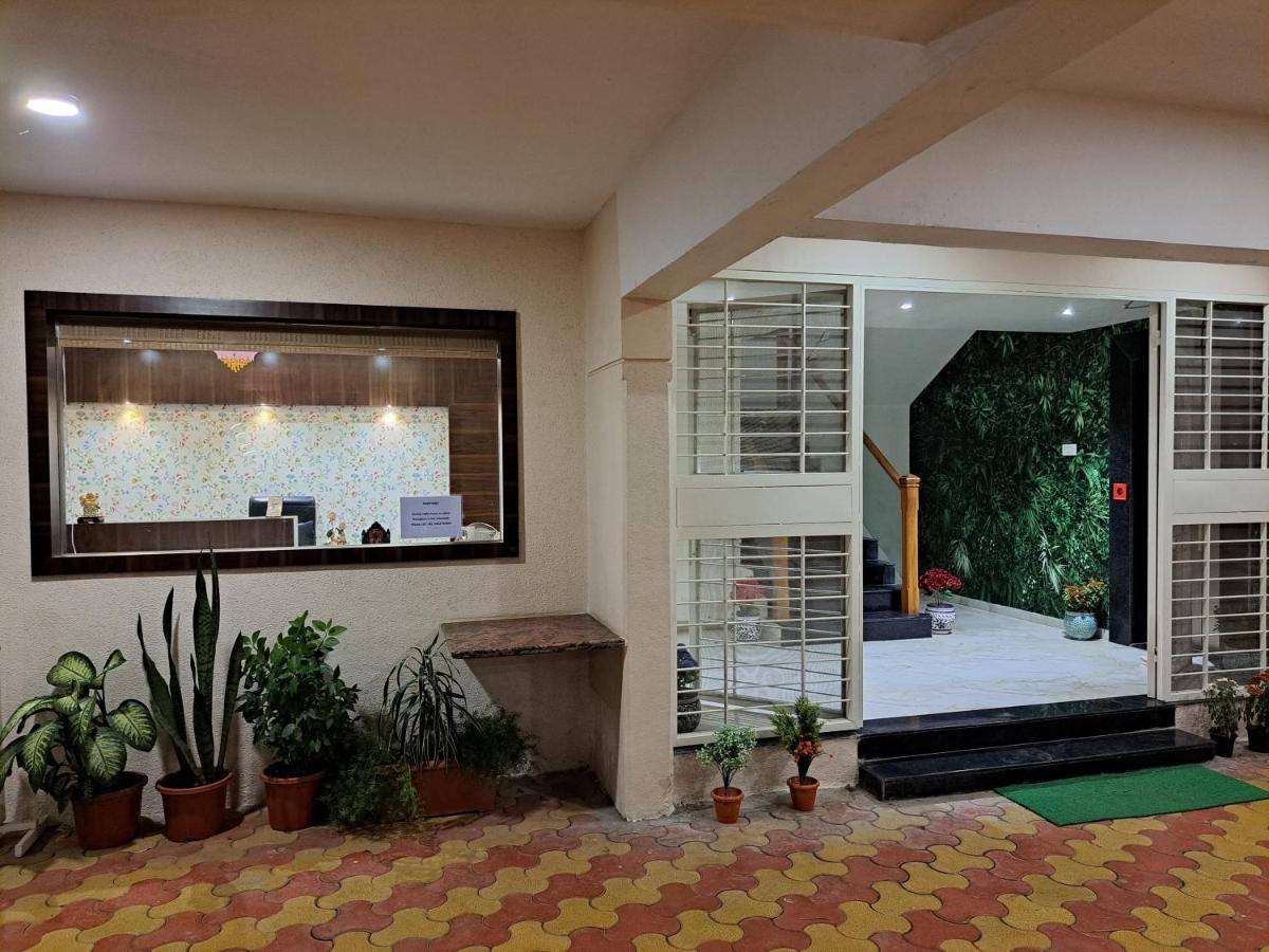 Bouquet Residency Hotel Nashik Exterior foto