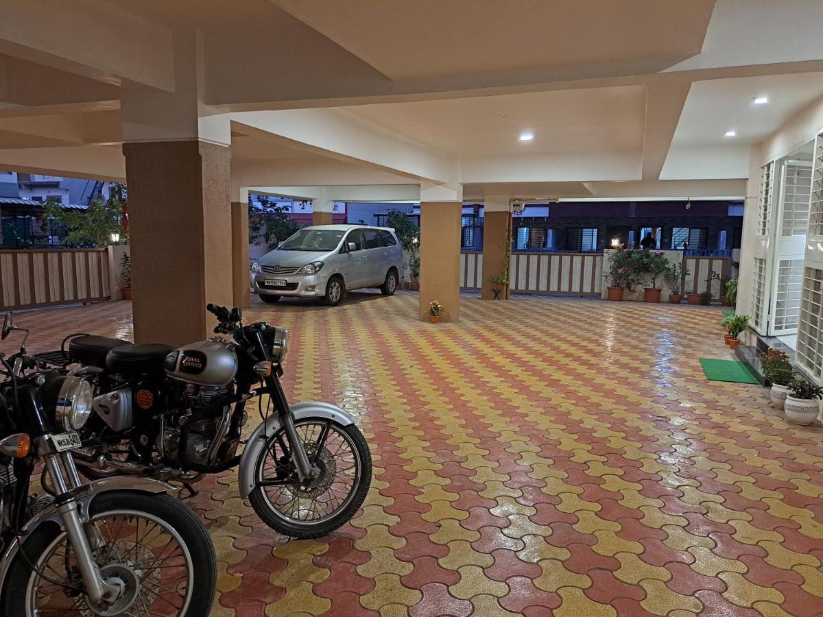 Bouquet Residency Hotel Nashik Exterior foto