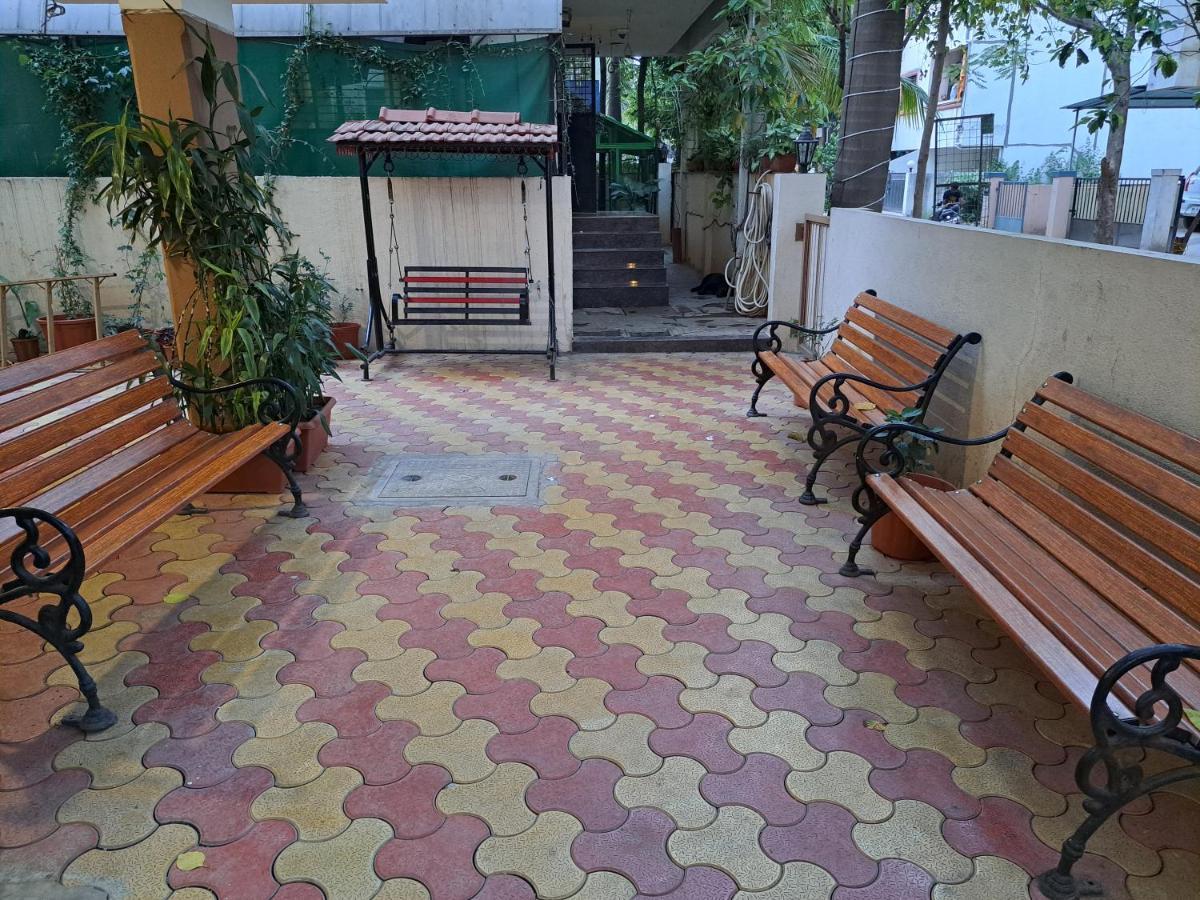 Bouquet Residency Hotel Nashik Exterior foto